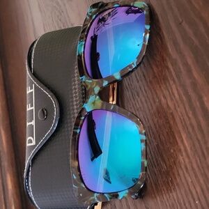 DIFF Sunglasses with DIFF Case